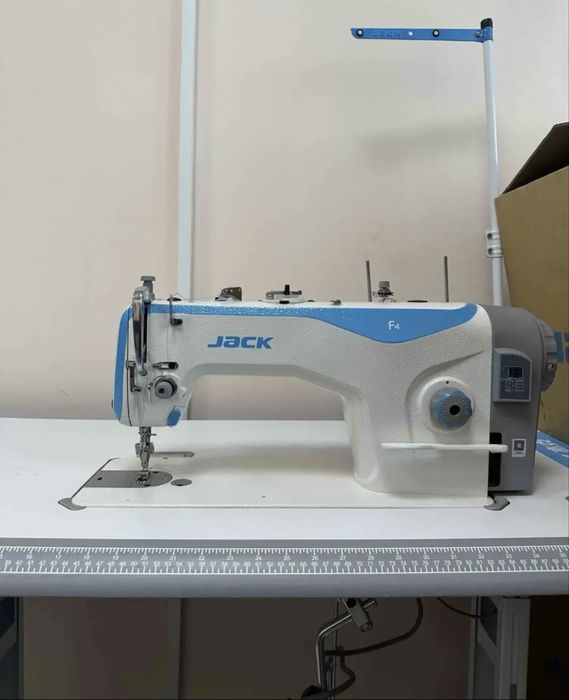 Машинка швейная Jack