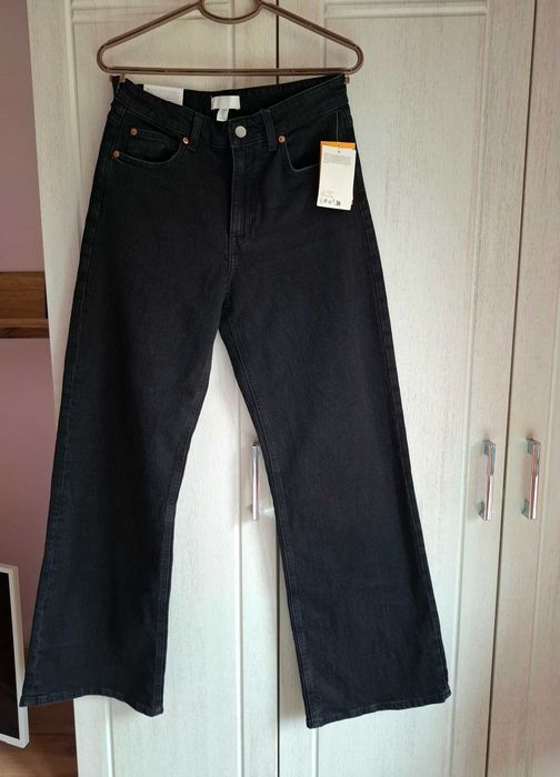 Чисно нови черни дънки на H&M с широк прав крачол