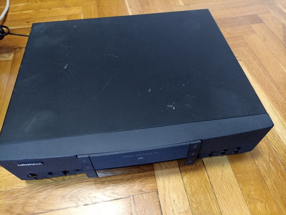CD-player Grundig, intrare gama/seria Fine Arts.