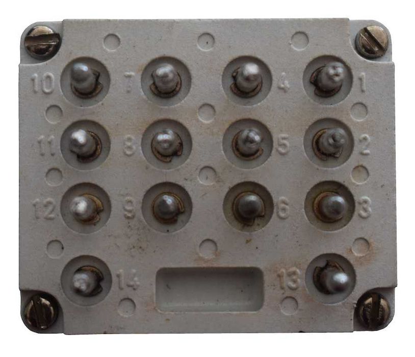 реле със захранване 12V DC