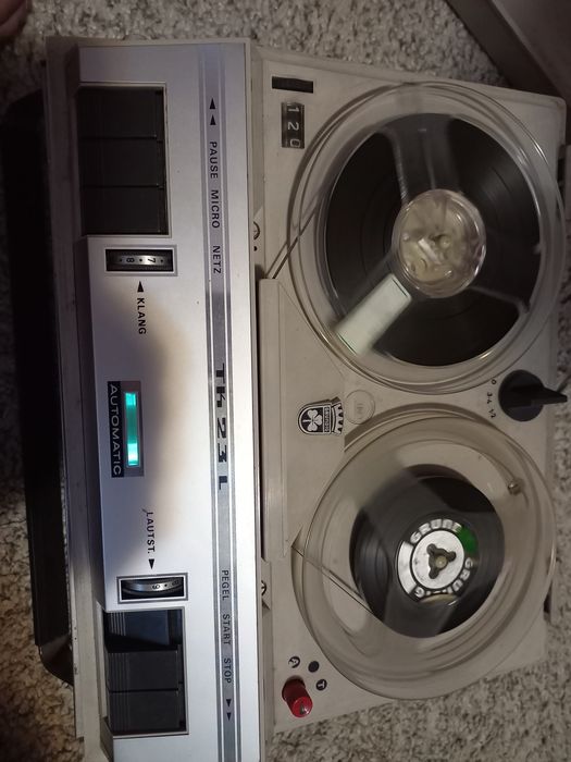 Vând avantajos magnetofon