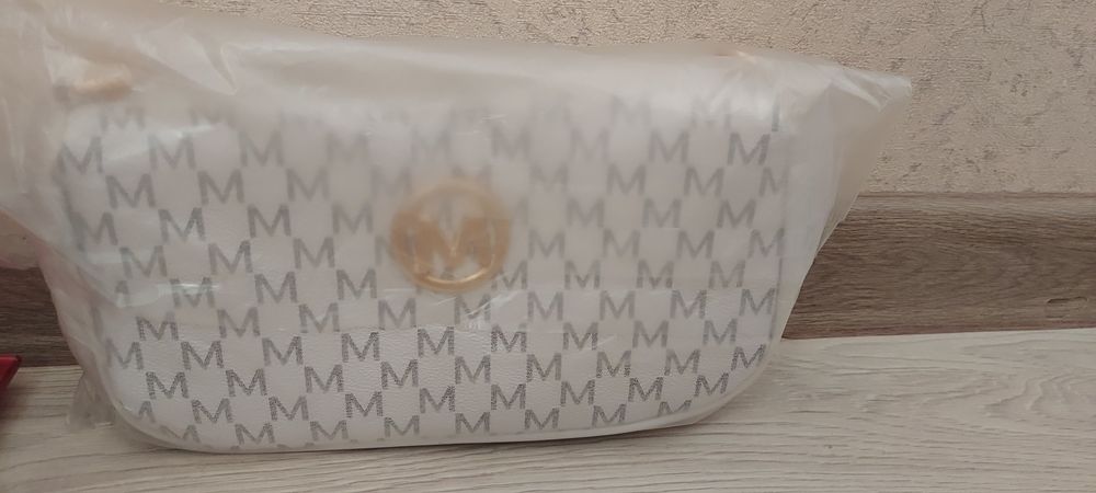 Стильная мини сумочка белая