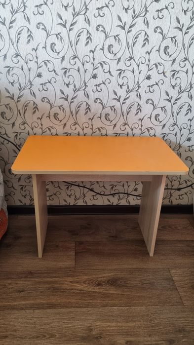 Продаётся детский стол и два стульчика