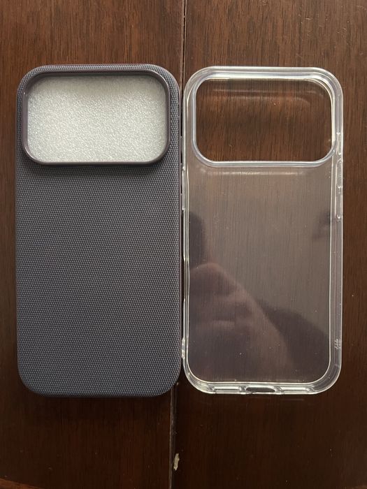 Два кейса за Iphone 17pro