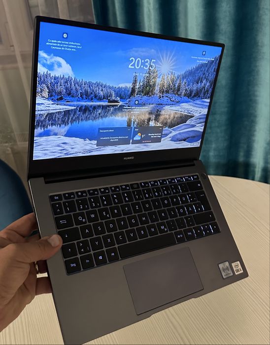 Laptop Huawei • Intel Core i5 - 8Gb RAM - SSD240 - taste iluminate - aluminiu