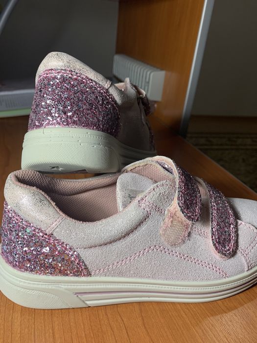 Новые Кроссовки 33 размер