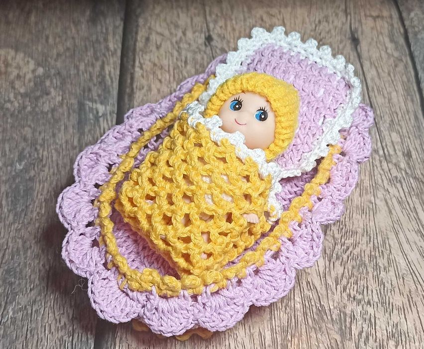 Вязаная колыбелька для куколки (куколка в подарок)