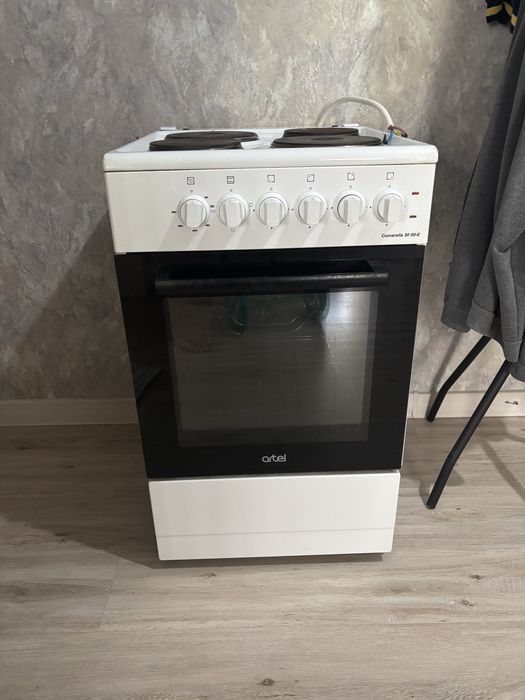 Продам электроплиту Artel