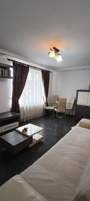 Închiriez apartament 3 camere decomandat