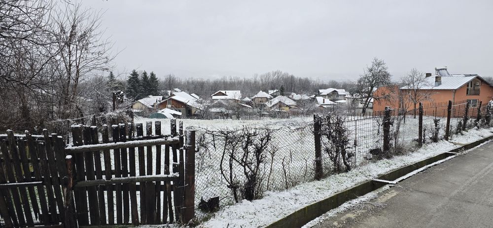 Vând teren intravilan