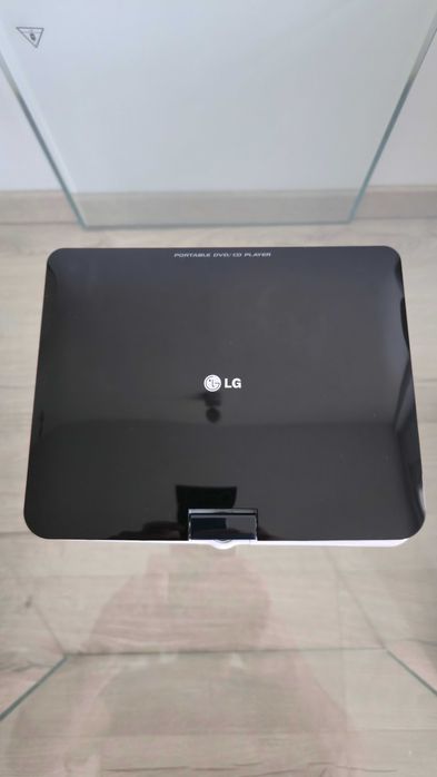 DVD player portabil Lg pentru auto + accesorii originale