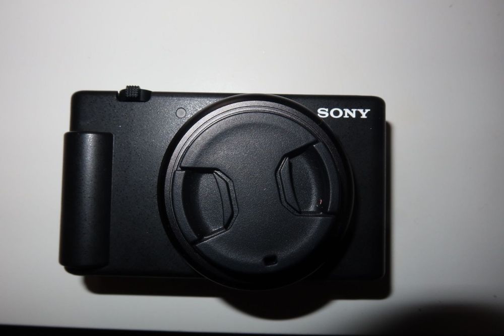 Sony ZV-1F с гаранция, в отлично състояние