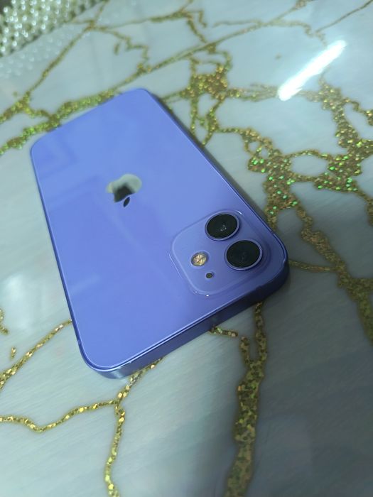 iPhone 12 baterie 81