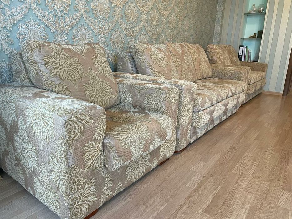 Продам комплект мягкой мебели