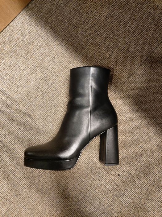 Боти на висок дебел ток