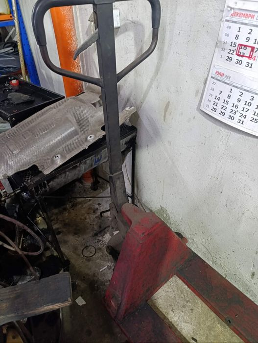 Продавам палетна количка