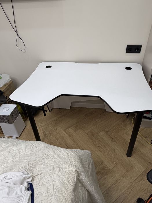 Продаю стол