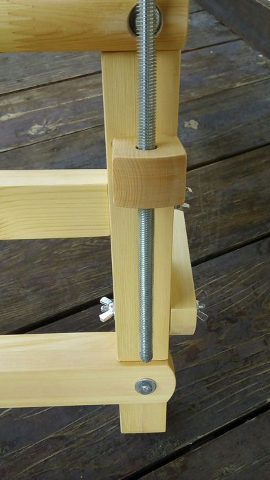 Ткацкий станок из дерева.