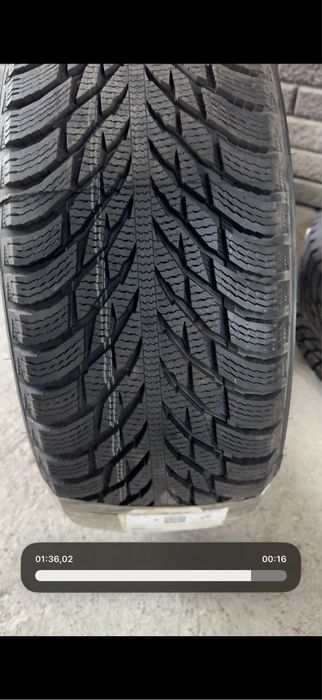 Резина зимняя.Nokian Hakkapeliitta R5 235/45 R18 98T без шипов