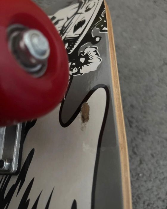 Skateboard aproape nou