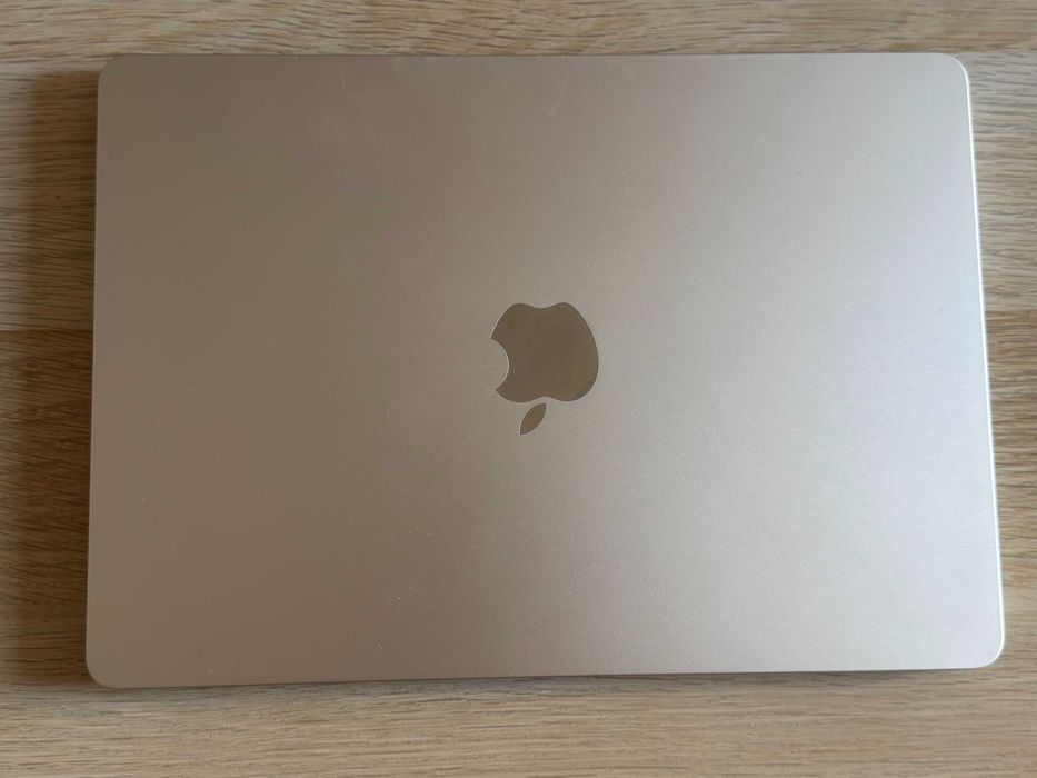 MacBook Air M2 13.6" / 16GB / 512GB – перфектно състояние (Starlight)