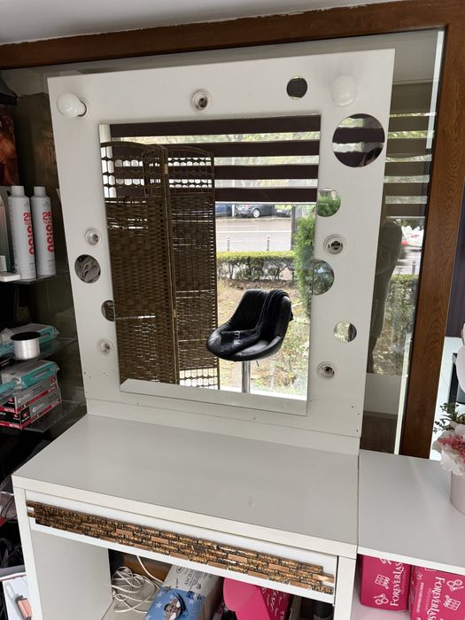 Vand masa de machiaj