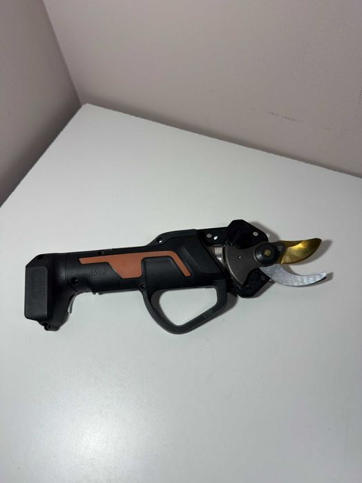 Foarfeca de gradina Worx WG330E motor cu lama noua