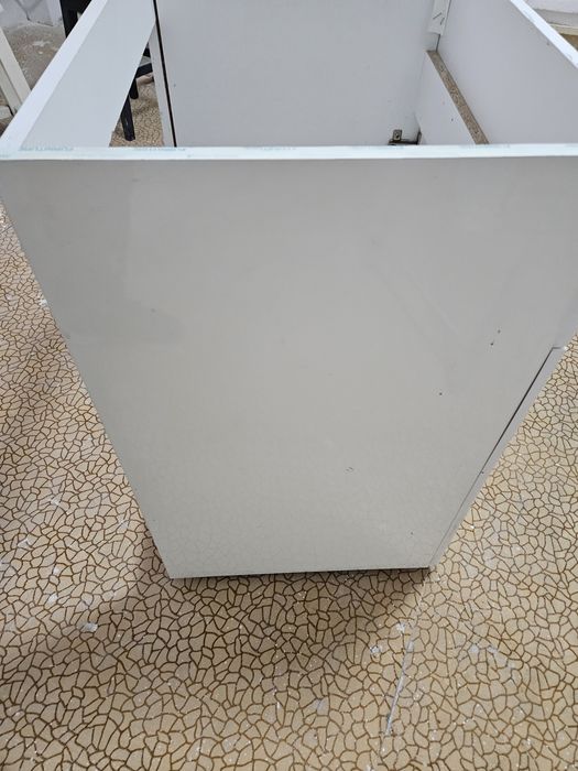 Mască  si chiuveta  de  baie noi