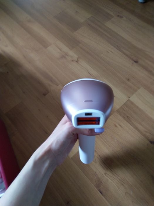 Фотоепилатор Philips Lumea BRI958