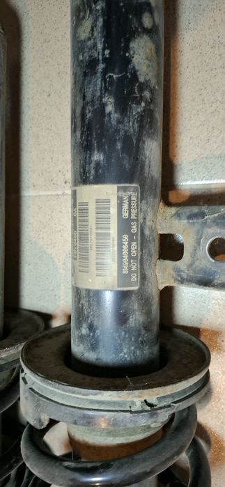 Amortizoare fata cu arc si flansa si rulment Bmw F10,F11 520 
Preț