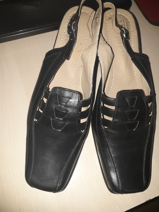 Saboti piele noi,nepurtati