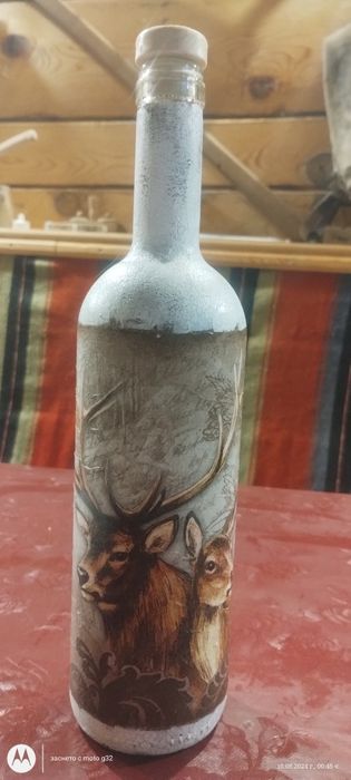Стъклена бутилка с декупаж