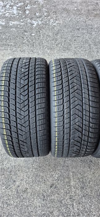 4 anvelope iarna Pirelli 295/35/21.Pretul este pe bucata.