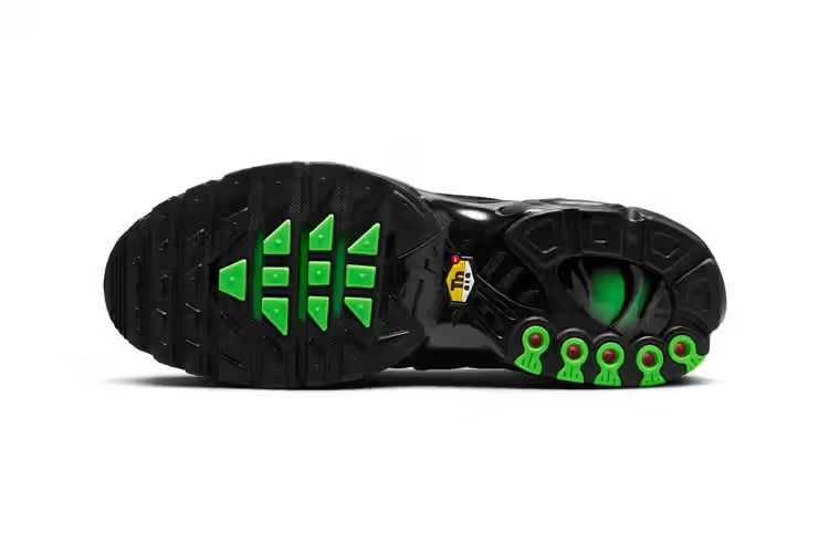 Nike Air Max Plus "Black/Green Strike"