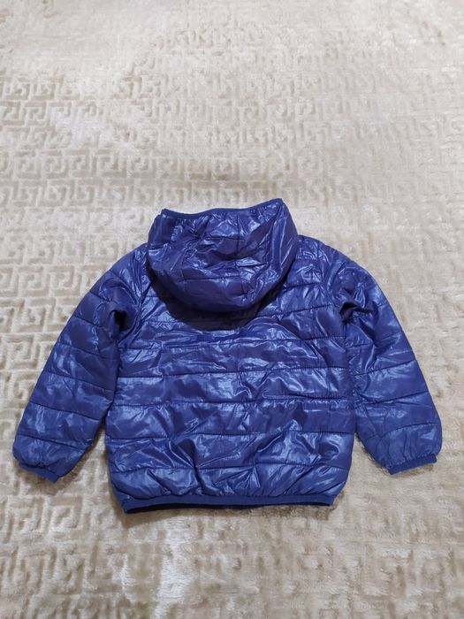 Продам детскую демисезонную куртку