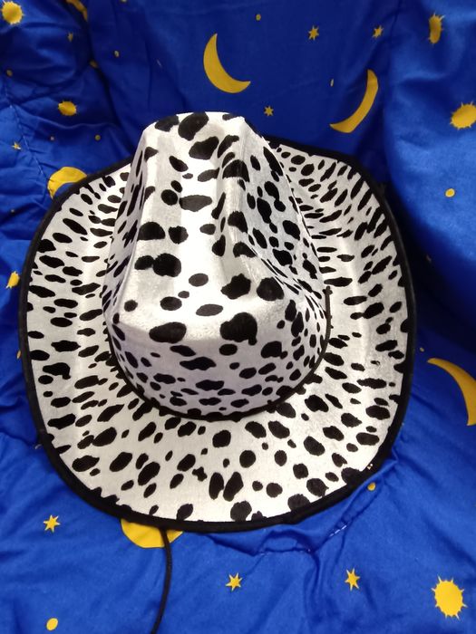 Vând pălărie nouă model deosebit