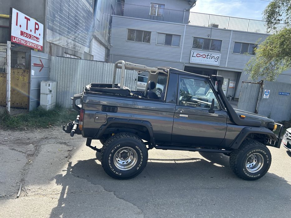 Toyota Land Cruiser HZJ 73