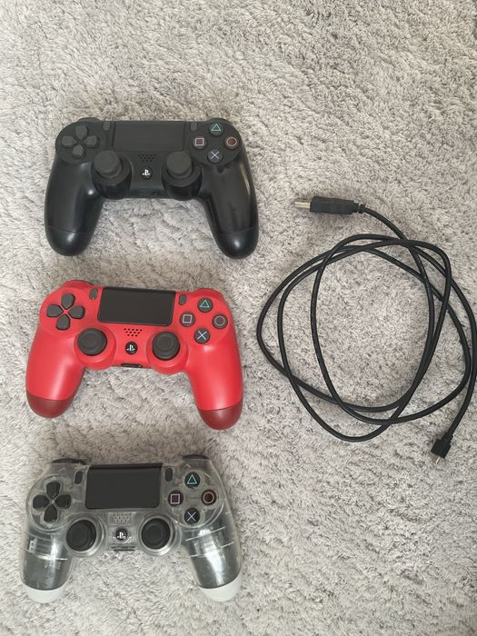 Sony Playstation 4 Slim + 3 controlerii de joc + camera-video