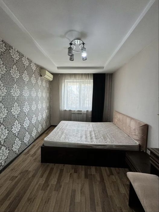 Ойбек , 3 комнатнач квартира 76м2 | ориентир гостиница Россия