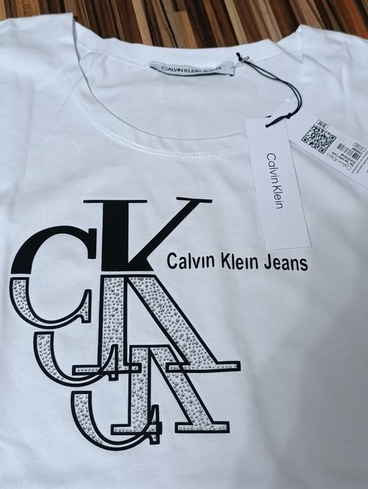 Vand tricou nou de dama Calvin Klein
