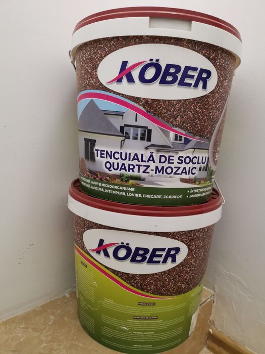 Tencuială mozaicată de soclu.