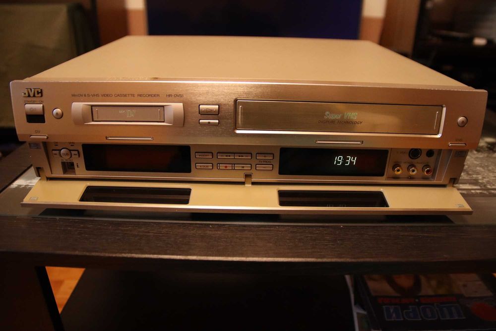 JVC HR-DVS1 видео рекордер SVHS и MiniDV