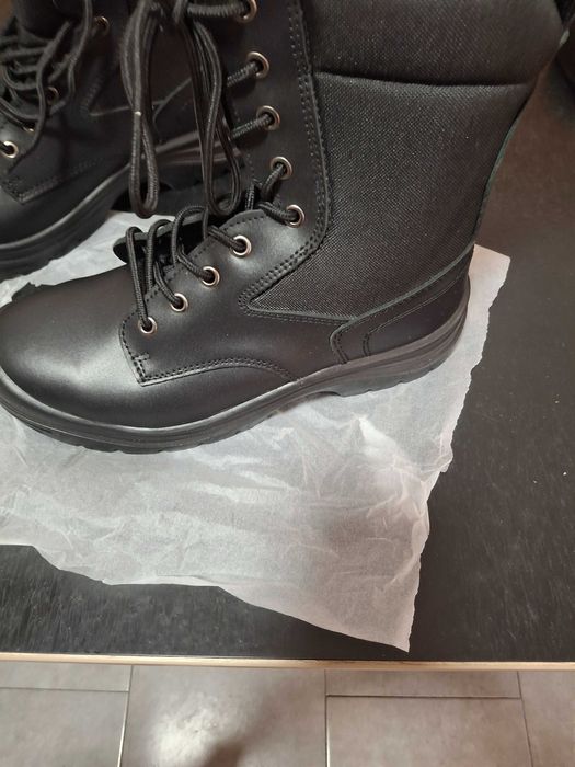 Vand bocanci barbați