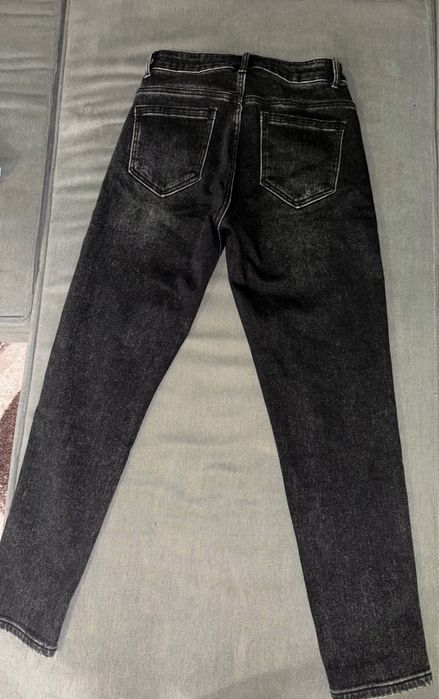 Черни плътни дънки