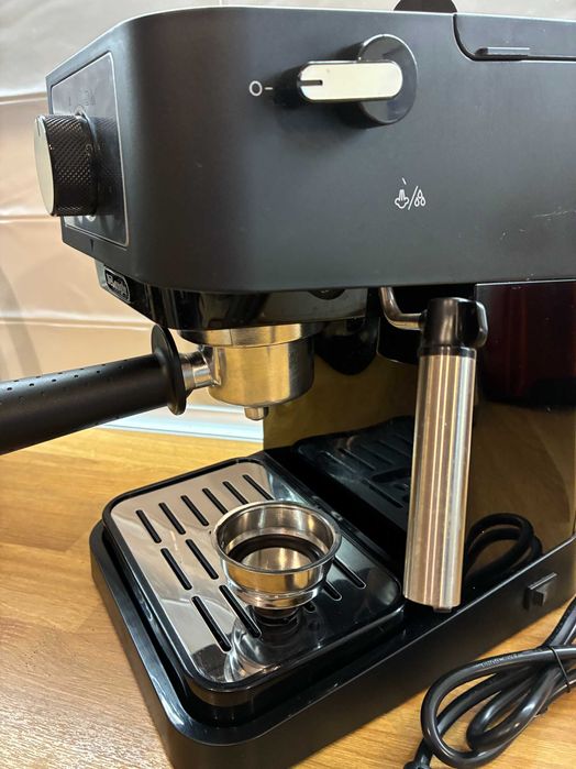 кафе машина  Делонги Stilosa  15 bar, 1100 W, 1 л, Черен