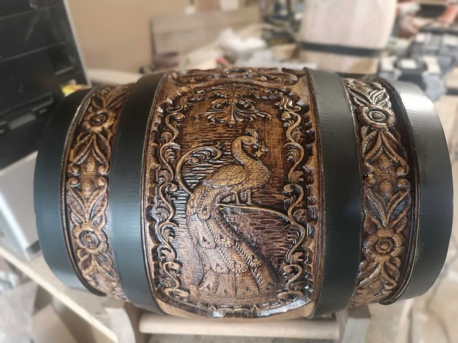 Буре с дърворезба за ракия