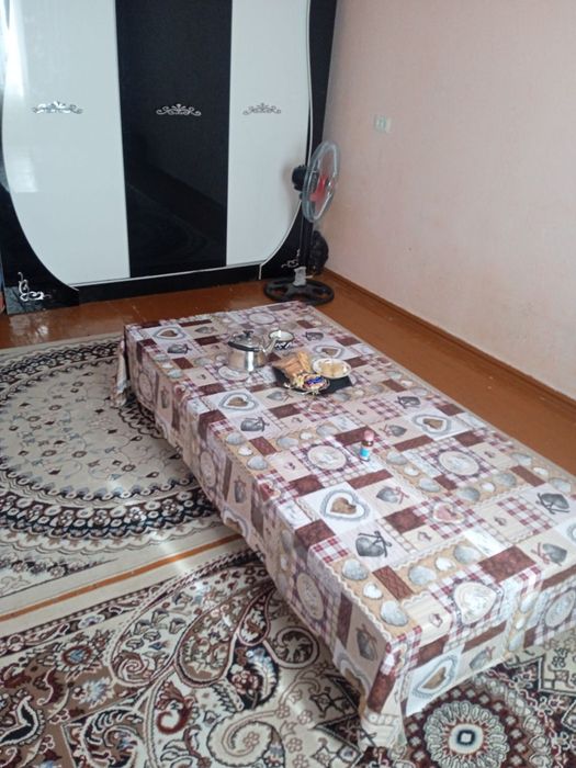 Chirchiq shahar 500 kada fitnes domni tepasida 1-xonali kvartira sotil