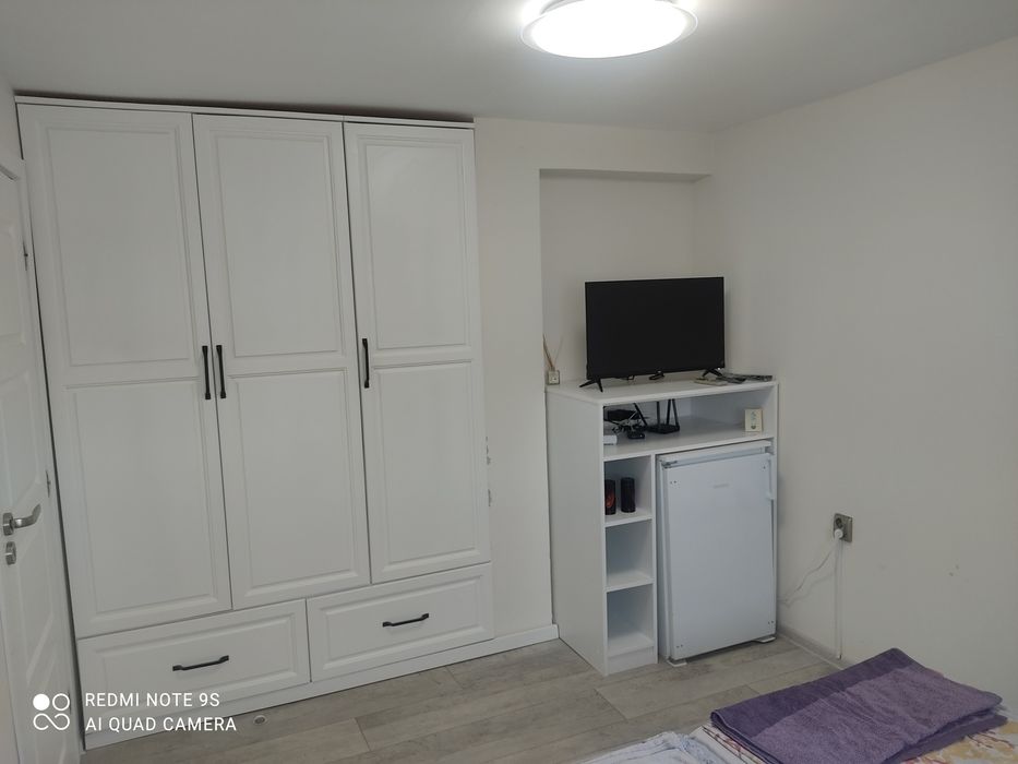 Студио за нощувки с парко място в град Бургас във Възраждане