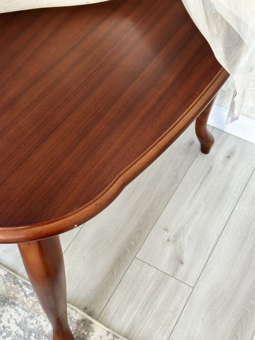 Продам стол в отличном состояний