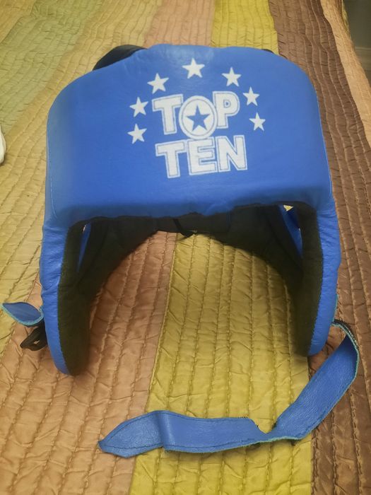 Продам шлем, перчатки, щитки